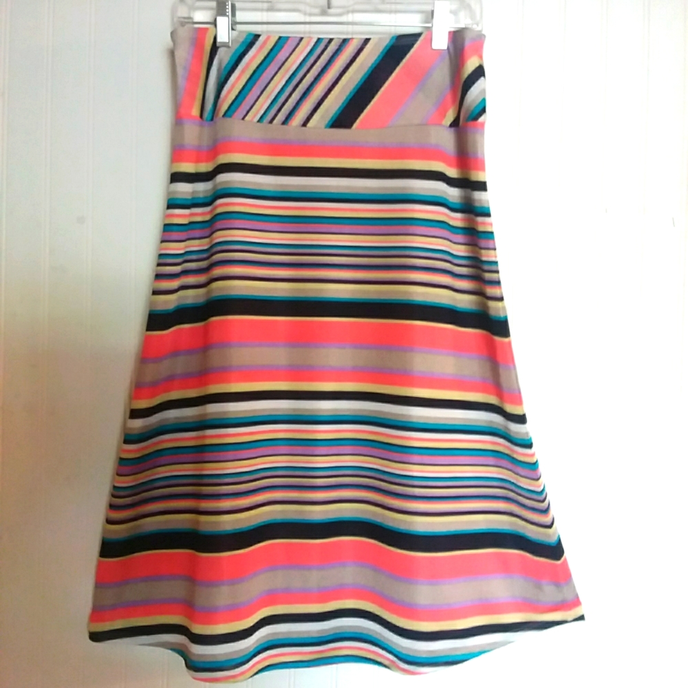 ONE7SIX skirt in size small.